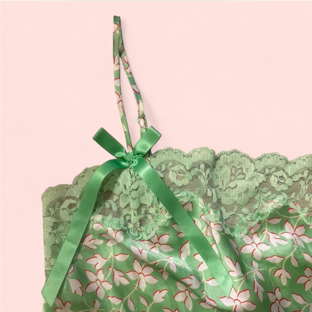 🧚‍♂️ Vintage Victoria’s Secret Sage Floral Silk Slip 🧚‍♂️ - Picture 4 of 5